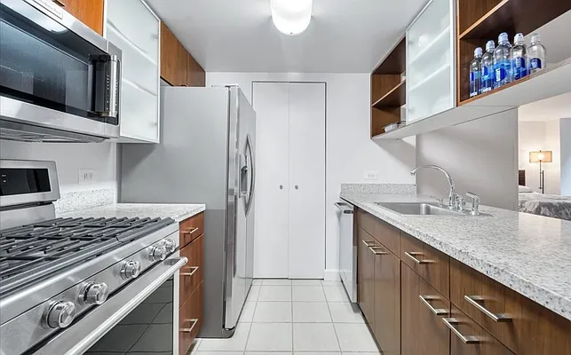 Rented by Guy Goldman, LREB | media 37