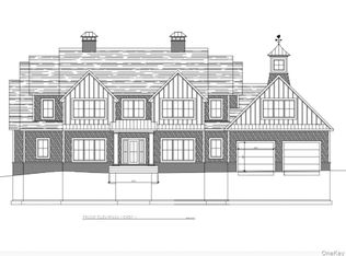 326 Nissequogue River Rd, Saint James, NY 11780