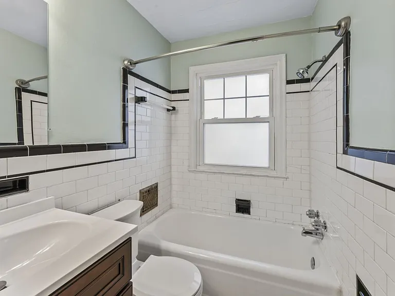 1231 Bates Ct — Photo 4