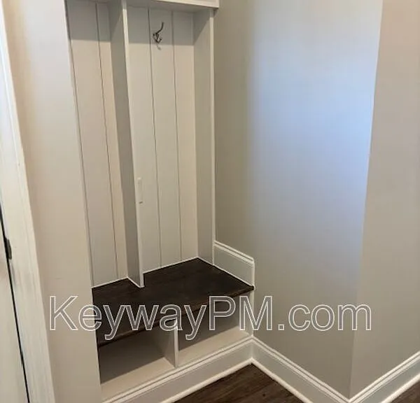 2044 Denmark Ave — Photo 5