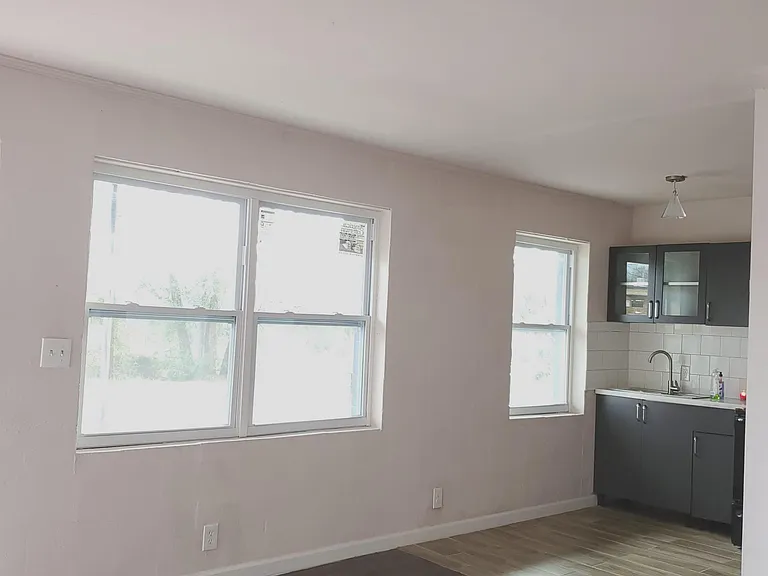 1086 Clinton Rd — Photo 27