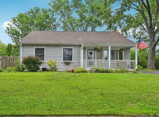 1005 E Lilac Dr, Palatine, IL 60074