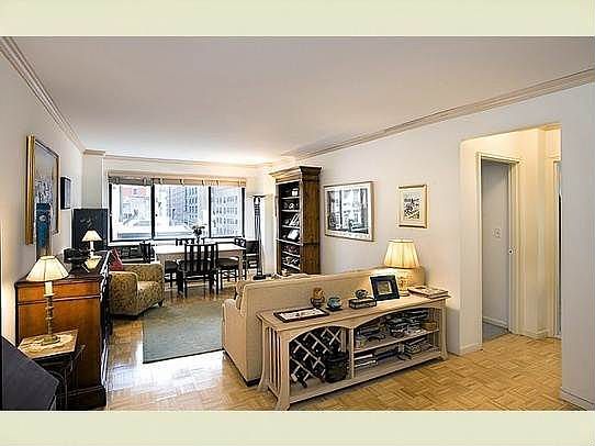 2nd image of 201 W 21st St APT 6F