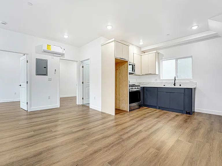 5350 1/2 Oakland St #5350-1/2 — Photo 6