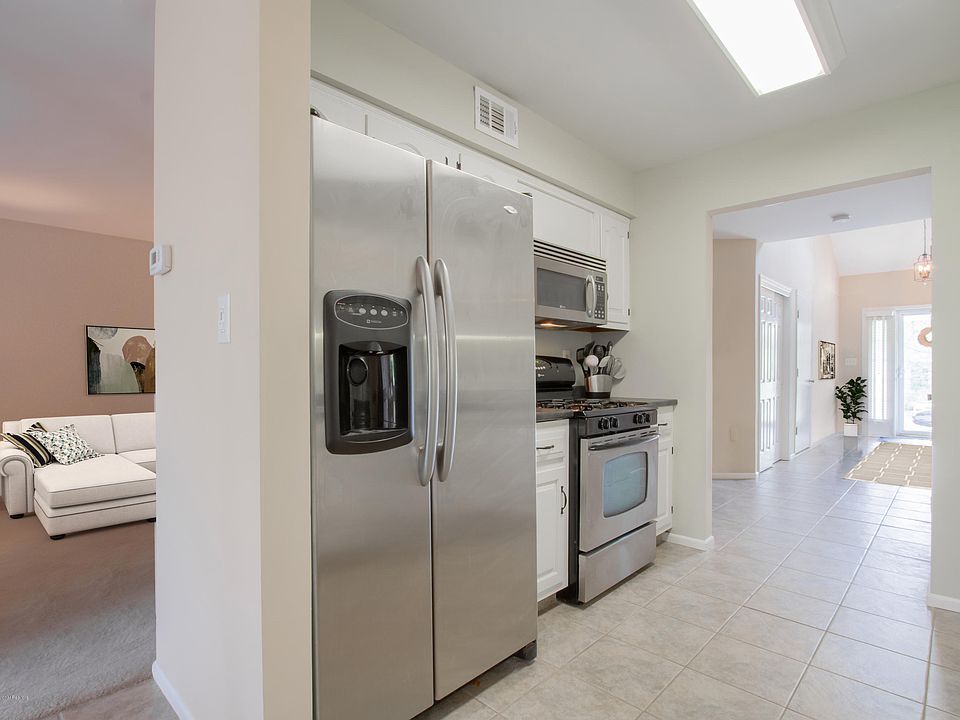 1st image of 20 Essex Dr
