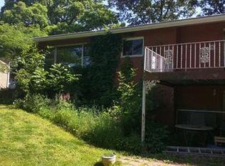 127 Lakeside Dr, Bethalto, IL 62010