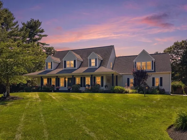 11 Fellowship Cir, Wareham, MA 02571
