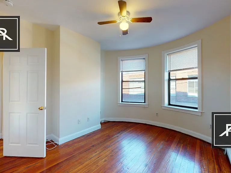 17 Linden St #2 — Photo 5