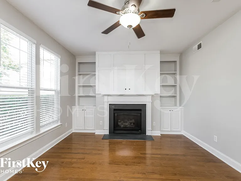 15636 Seafield Ln — Photo 2