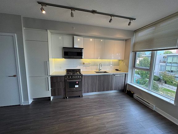 5th image of 4900 Lennox Ln #303