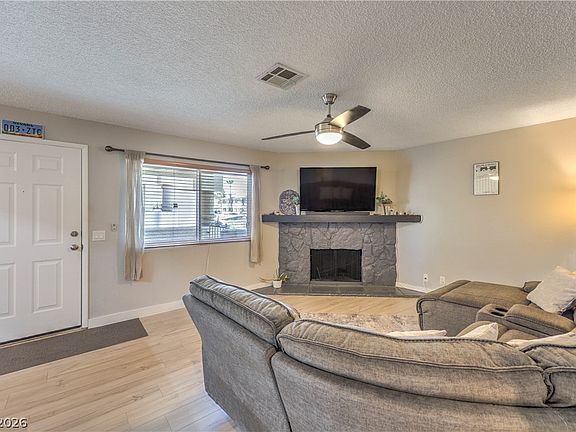 5th image of 925 Rockview Dr Unit 202