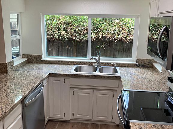 4th image of 240 Portinao Cir