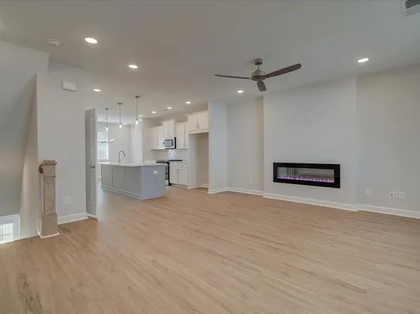 1919 Deco Dr, Kennesaw, GA 30144