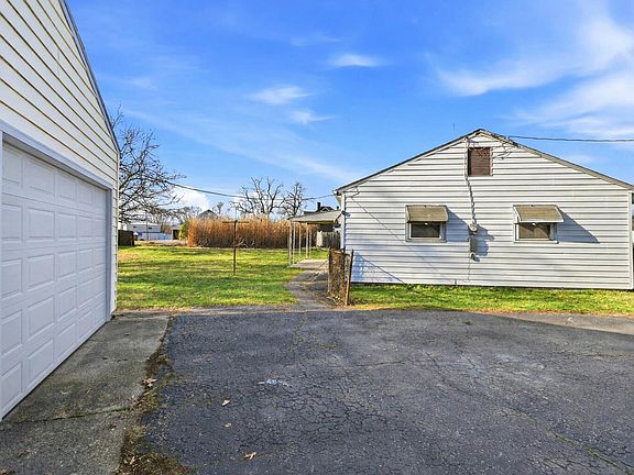 4th image of 4 Poppy Pl