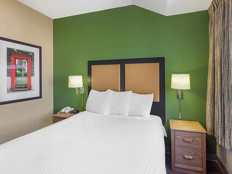 1 Bedroom Suite - 1 King Bed