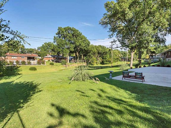 5th image of 835 Brentford Dr