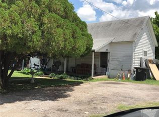 613 Lilly St, Cleburne, TX 76033