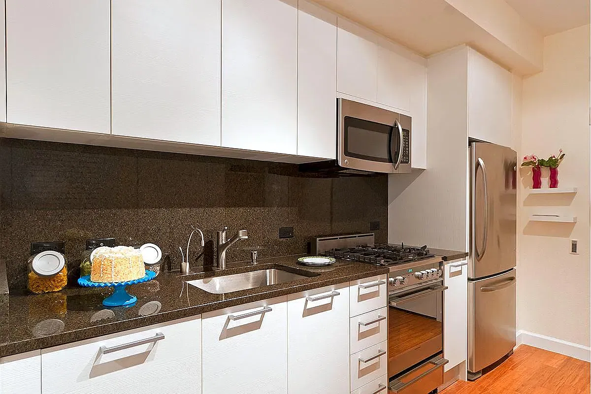 330 West 39th Street — Photo 3
