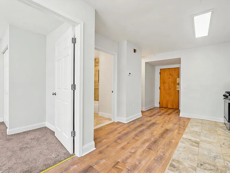 Chandler Apartments — Photo 12