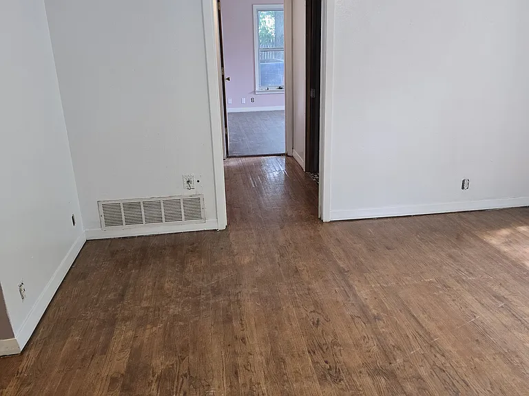 1620 Oakwood St — Photo 5