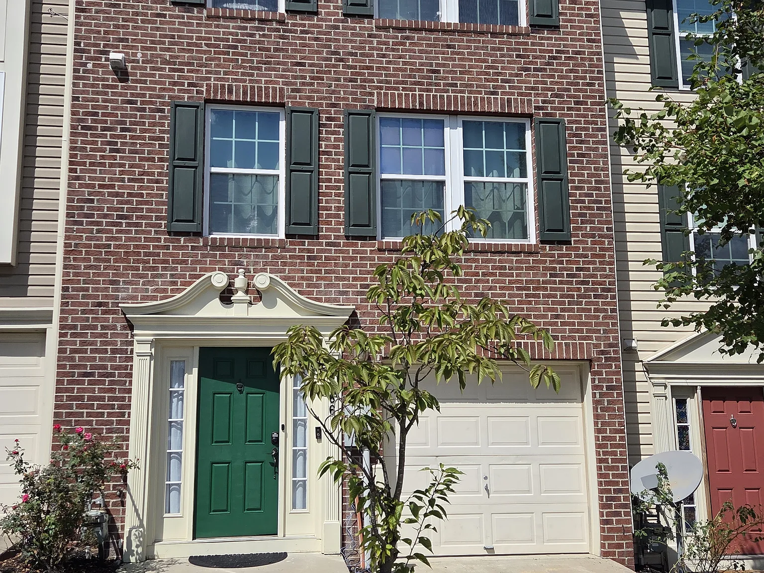 3 bed, 2.5 bath, 1660 sqft, $3,200 — Photo 1