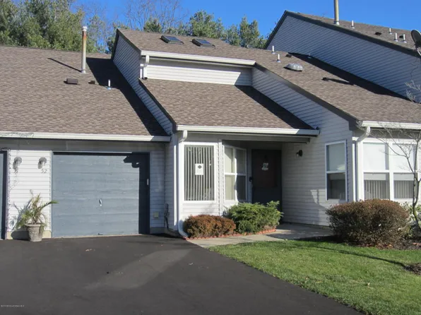 52 Aspen Ave, Englishtown, NJ 07726