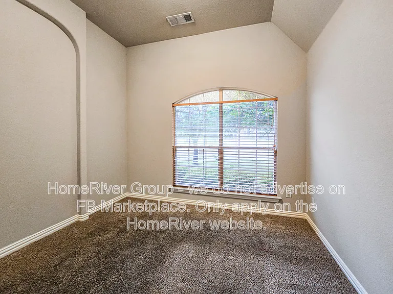 647 E Sandra Ln — Photo 7
