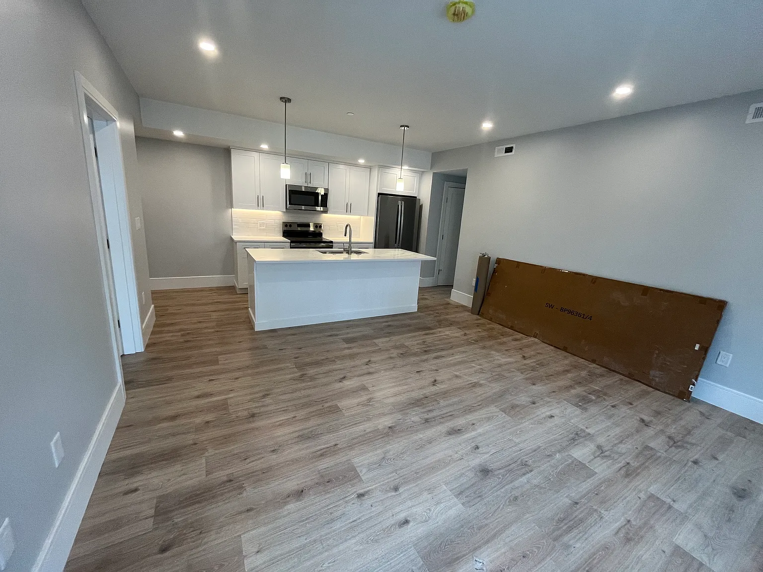 4 bed, 9999 sqft, $5,000 — Photo 2