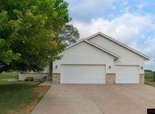 105 Inverness Ct, Mankato, MN 56001