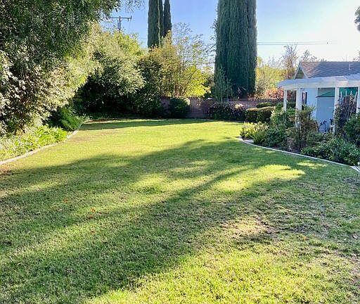 5th image of 458 Gladstone Dr