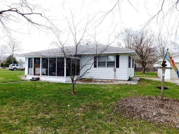 348 E 2nd St, Clinton, IN 47842