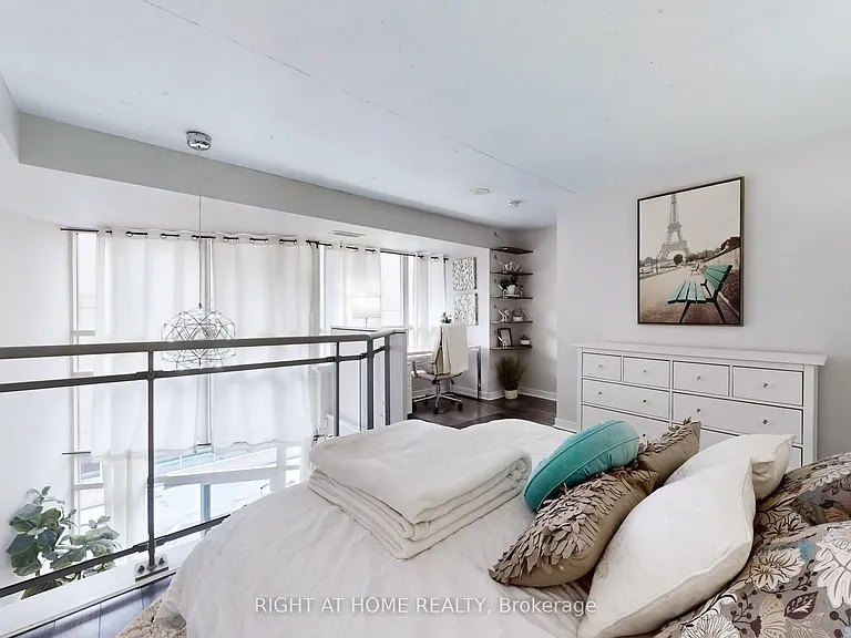 255 Richmond St E #401 — Photo 21