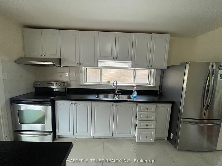 10 Heather Rd — Photo 1