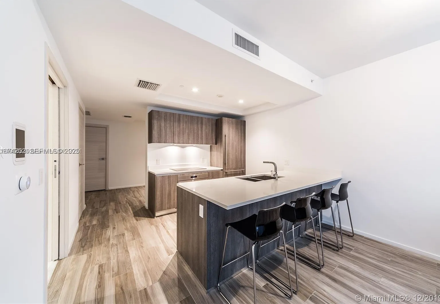1 bed, 866 sqft, $4,200 — Photo 1