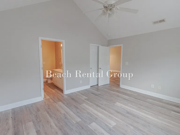 204 Macarthur Dr — Photo 15
