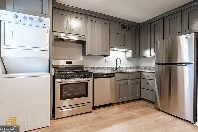 1135 Woodland Ave NE #9 — Photo 4
