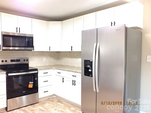 3rd image of 414 W Springs St