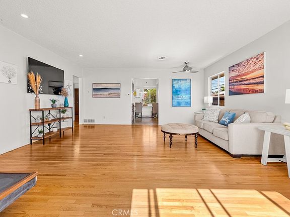 4th image of 3504 Walnut Ave