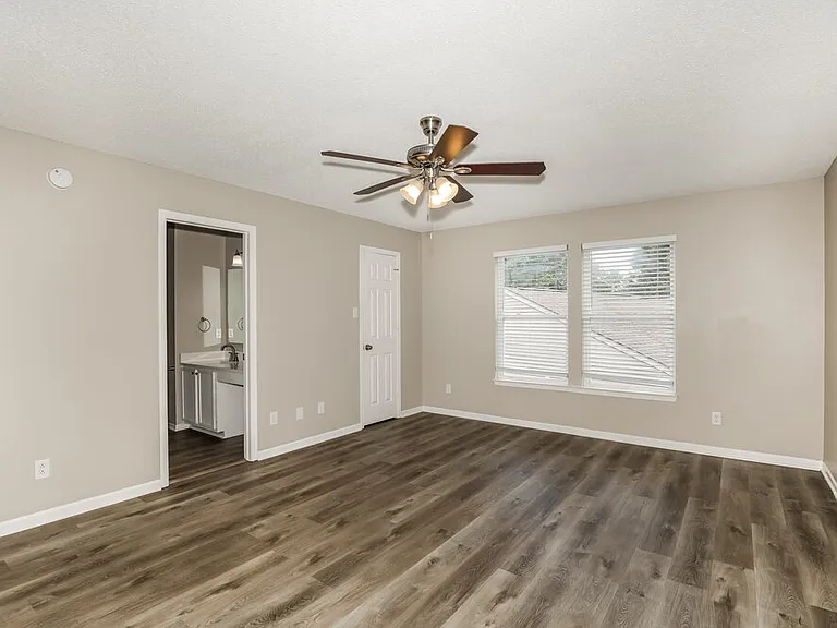 10301 Kensington Way — Photo 12
