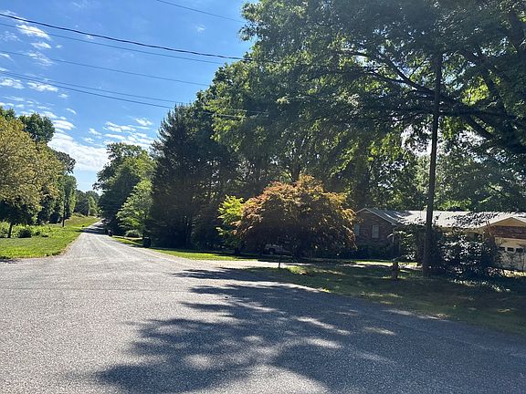 5th image of 2701 Castes Dr