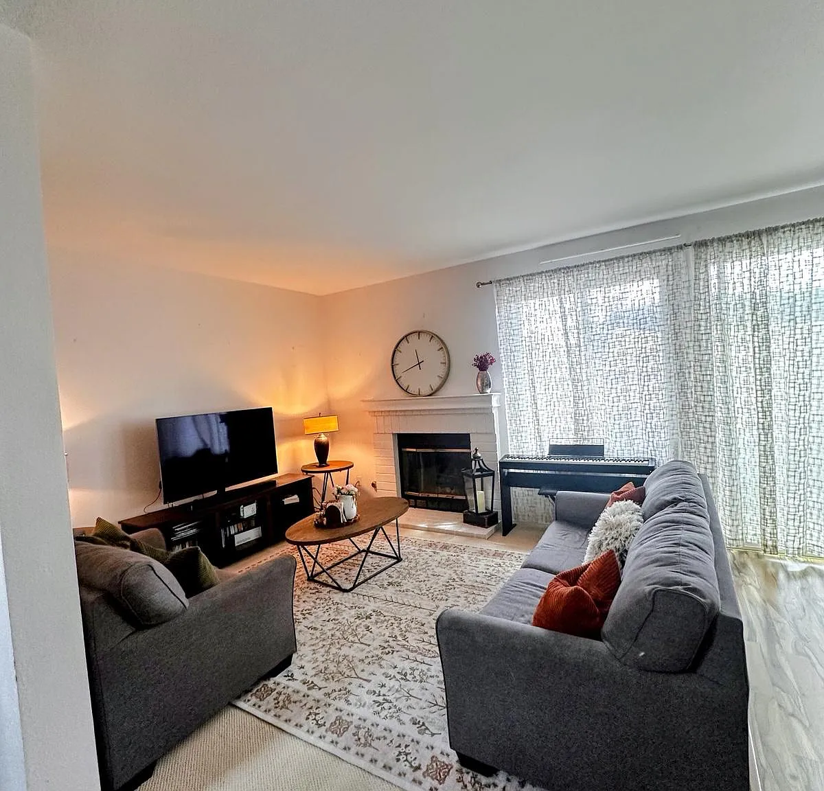 2 bed, 2.5 bath, 1386 sqft, $4,700 — Photo 4