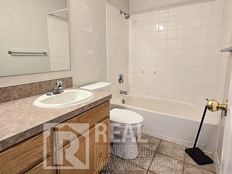 2801 E Chasewood Dr — Photo 5