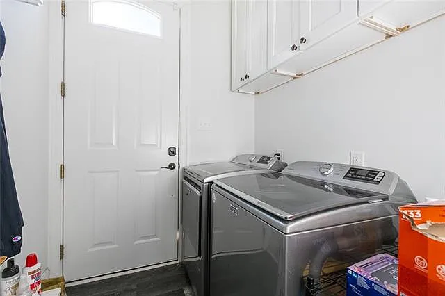 639 Richard St — Photo 6