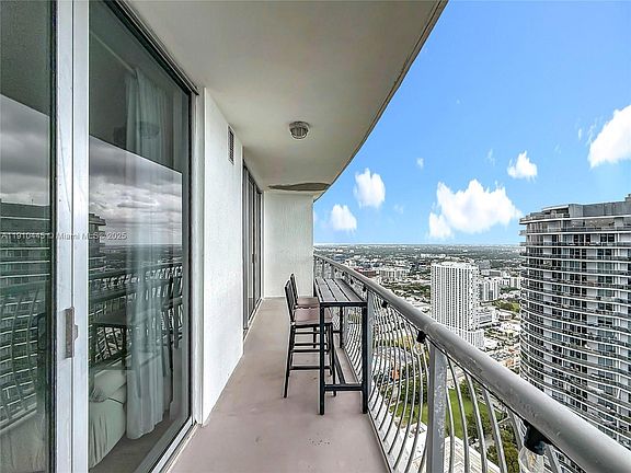 4th image of 1750 N Bayshore Dr APT 5503