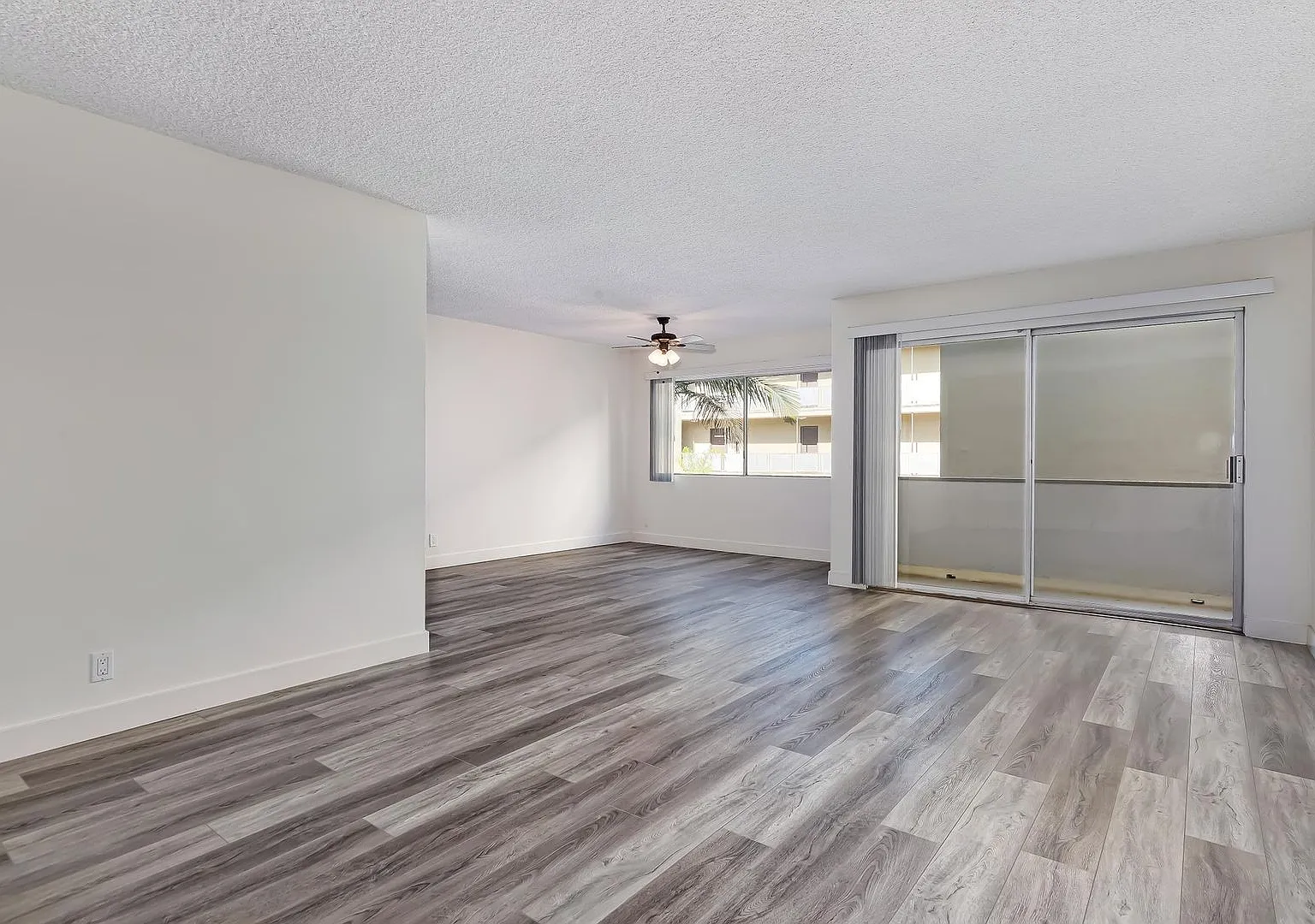 Addison Arms Apartments — Photo 1