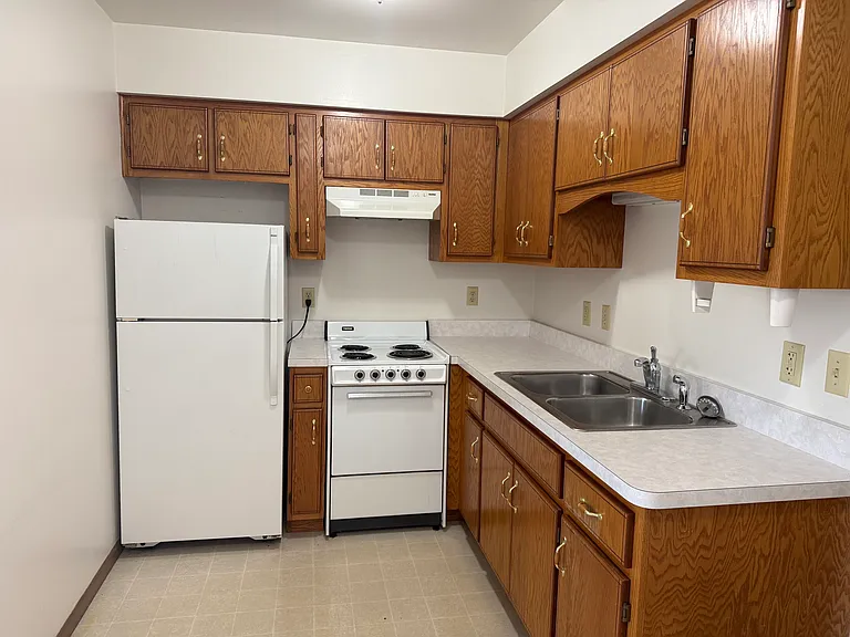 813 Covey Ln #5 — Photo 2