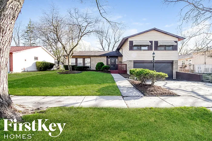 2803 Larkspur Ln photo 1