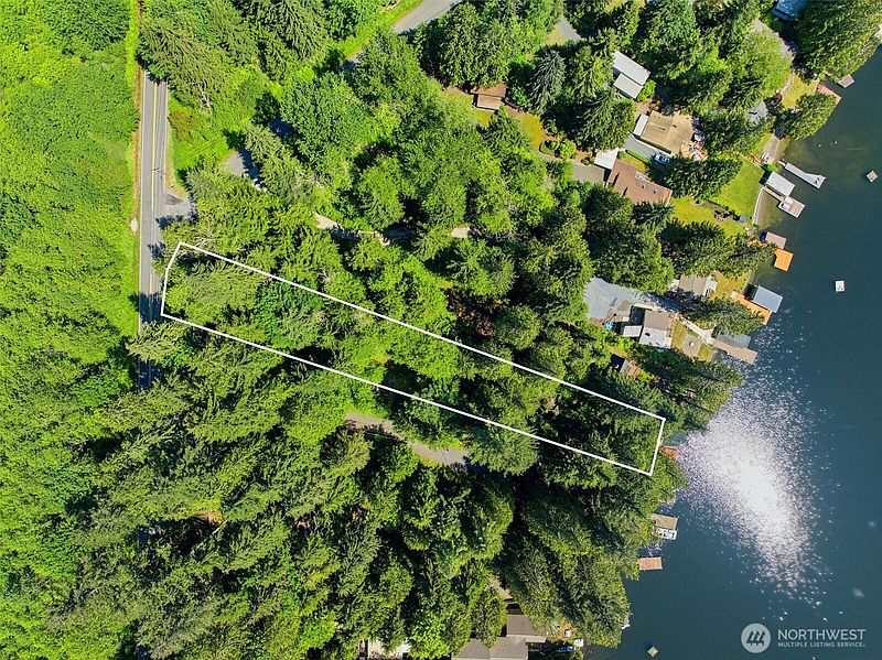 4th image of 605 SW Lake Roesiger Road