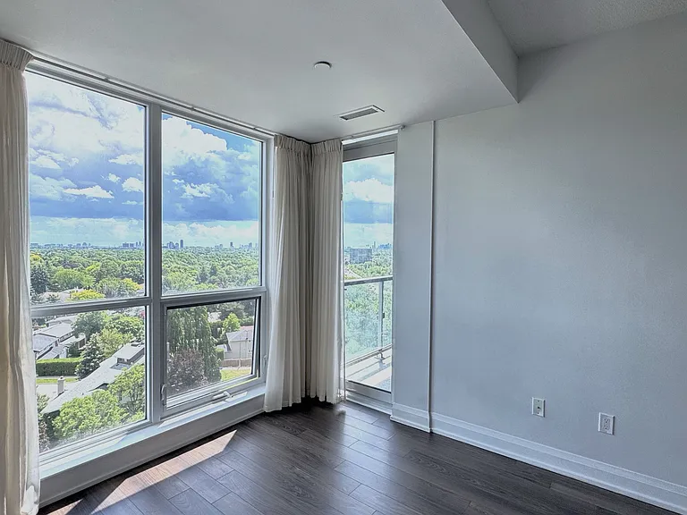 18 Graydon Hall Dr #1110 — Photo 7