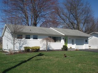 8627 Weaver Rd, Cicero, NY 13039